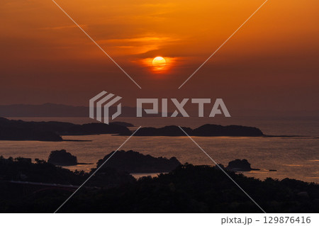 《熊本県》天草松島の夕暮れ・高舞登山の眺望 129876416