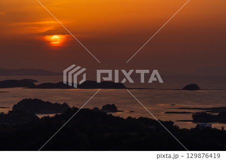 《熊本県》天草松島の夕暮れ・高舞登山の眺望 129876419