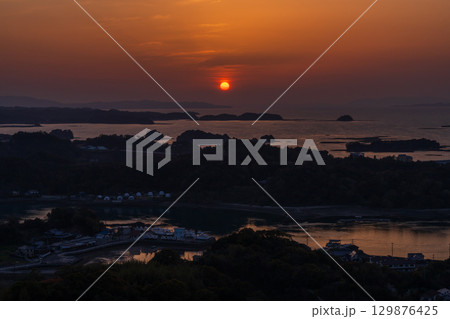 《熊本県》天草松島の夕暮れ・高舞登山の眺望 《熊本県》天草松島の夕暮れ・高舞登山の眺望 129876425
