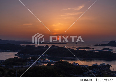 《熊本県》天草松島の夕暮れ・高舞登山の眺望 129876427