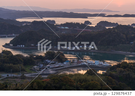 《熊本県》天草松島の夕暮れ・高舞登山の眺望 129876437