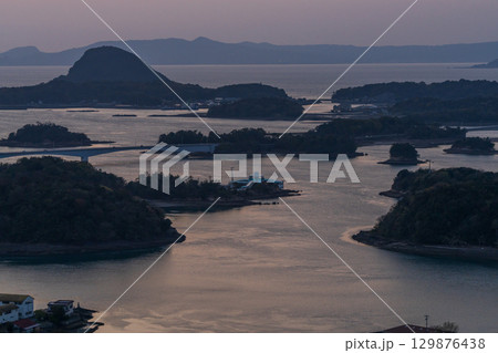 《熊本県》天草松島の夕暮れ・高舞登山の眺望 129876438
