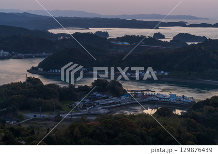 《熊本県》天草松島の夕暮れ・高舞登山の眺望 129876439