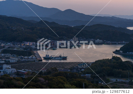 《熊本県》天草松島の夕暮れ・高舞登山の眺望 129877612