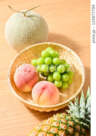 夏のフルーツ 129877789
