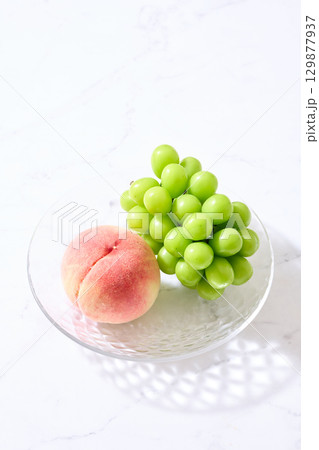桃と葡萄 129877937