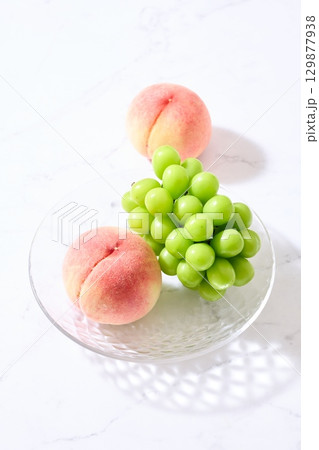 桃と葡萄 129877938