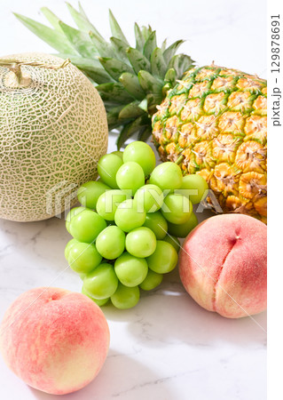 色々な夏のフルーツ 129878691
