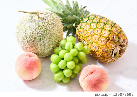 色々な夏のフルーツ 129878695