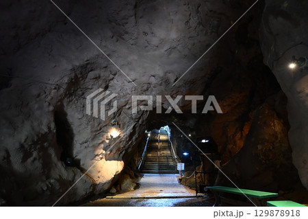 佐渡島　尖閣湾　あげしま洞窟 129878918