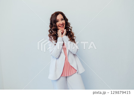 woman in a white business suit smiling 129879415
