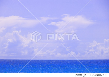 千葉県南房総市和田町の青い海と空(壁紙素材) 千葉県南房総市和田町の青い海と空(壁紙素材) 129880742