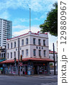 街角のレトロな中華風建物（海安堂） 129880967