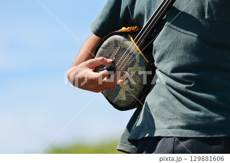 沖縄三線 129881606