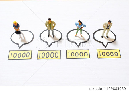 お金について話し合うビジネスマンのイメージ お金について話し合うビジネスマンのイメージ 129883080