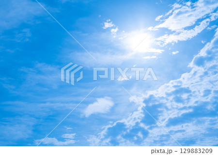 青空と白い雲 129883209