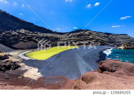 Charco de los clicos lanzarote, canary islands 129884205