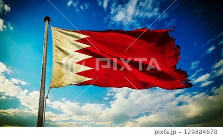 破けて朽ちた古いバーレーンの国旗。 破けて朽ちた古いバーレーンの国旗。 129884678