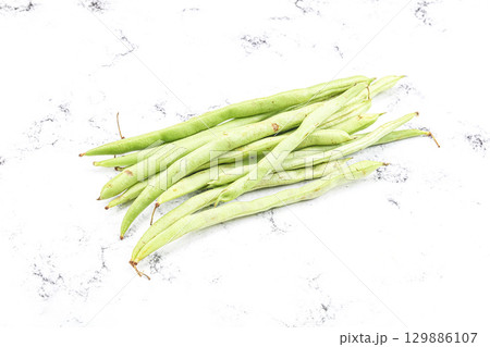 Raw fresh young green bean 129886107