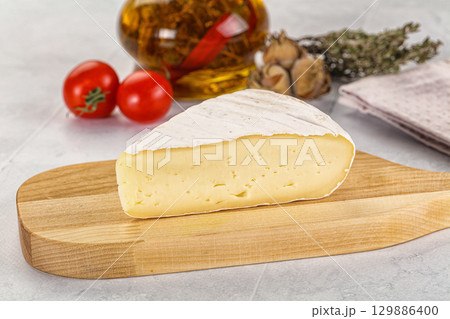 Soft brie cheese with mold Soft brie cheese with mold 129886400
