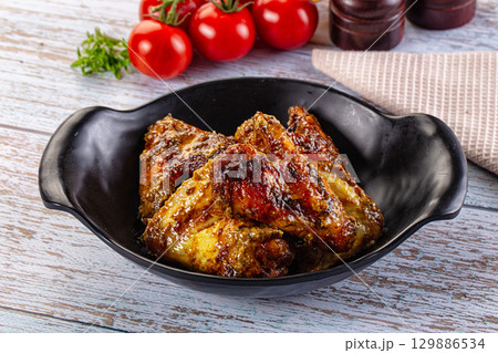 Baked chicken wings with spices 129886534