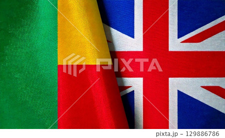 イギリスとベナンの国旗。 129886786