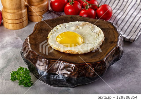 Roasted one egg for breakfast 129886854