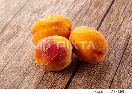 Fresh juicy ripe sweet peaches 129886933