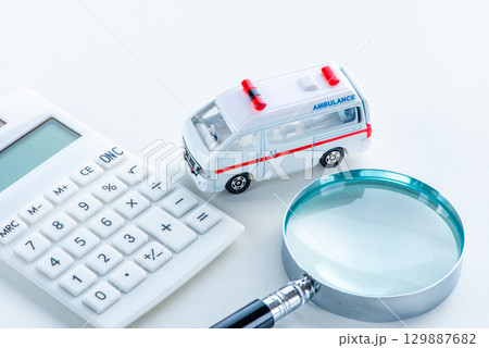 病気・入院・救急医療イメージ 129887682