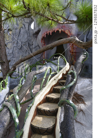 Hang Nga Guest House (Crazy House) of unusual fabulous architecture built since 1990 129887832