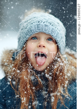 child catching snowflakes on tongue 129889127