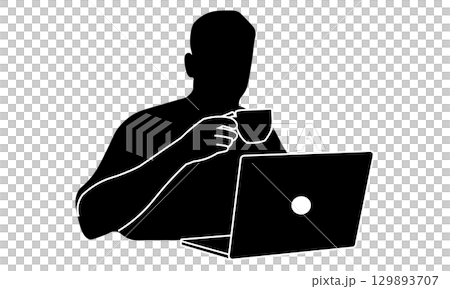 コーヒーを飲みながらノートパソコンで作業する男性のシルエット 129893707