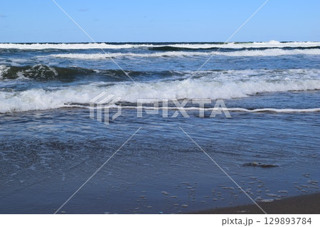 庄内浜の荒波 日本海 129893784