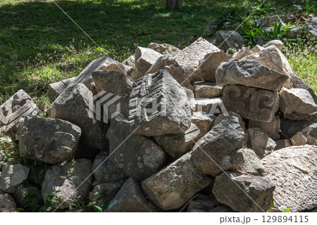 古代マヤ文明の栄光－ウシュマル遺跡 129894115