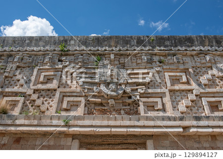 古代マヤ文明の栄光－ウシュマル遺跡 129894127