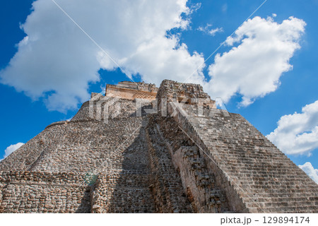 古代マヤ文明の栄光－ウシュマル遺跡 129894174