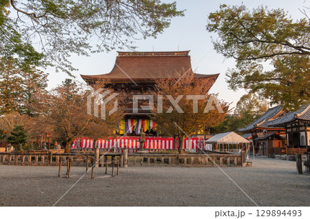 朝の金峯山寺－吉野 129894493