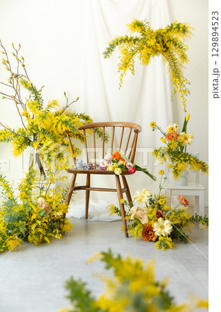 ナチュラルなお花のインテリア 129894523