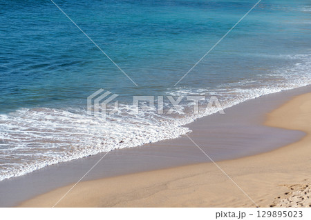 Soft beautiful ocean wave gently rolling onto 129895023