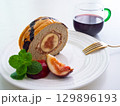 いちじく、ロールケーキ、ミント、赤ワイン 129896193