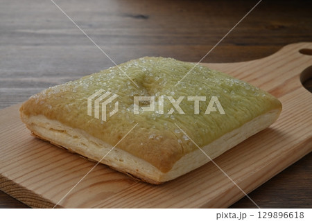クロワッサンメロンパン 129896618