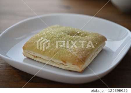 クロワッサンメロンパン 129896623