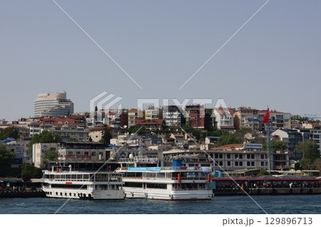 トルコ イスタンブール 新市街の街並み 129896713
