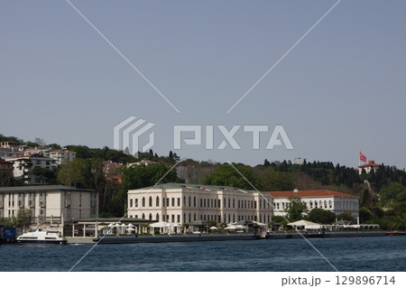 トルコ イスタンブールのドルマパフチェ宮殿 129896714