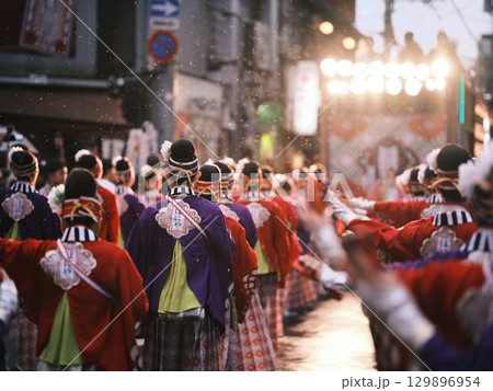帯屋町で踊るよさこい祭り 129896954