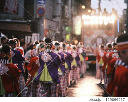 帯屋町で踊るよさこい祭り 129896957