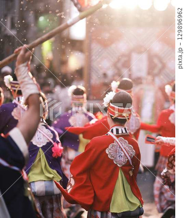 帯屋町で踊るよさこい祭り 129896962