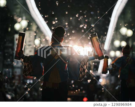 帯屋町で踊るよさこい祭り 129896984