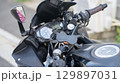駐輪されている大型二輪 129897031