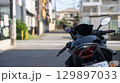 駐輪されている大型二輪 129897033